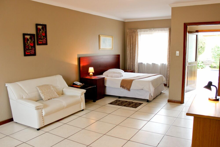Bedroom 2, The Countyard Hotel, Walvisbay Urban