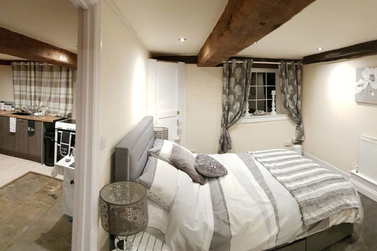 Bedroom 2, 17th Century Watermill, Worcestershire