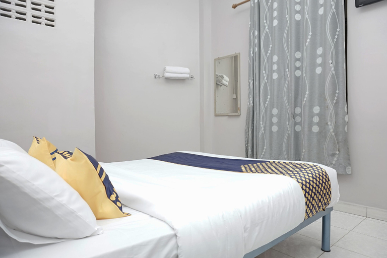 Bedroom 3, OYO 2200 Hotel Gunung Sari, Labuhanbatu