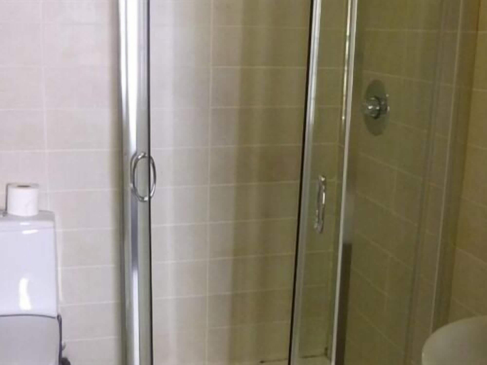 Bathroom 3, White Lady Hotel