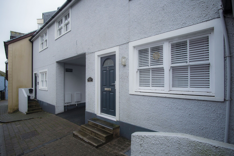 Exterior & Views 2, Castle Cove - 1 Bedroom Apartment - Tenby, Pembrokeshire