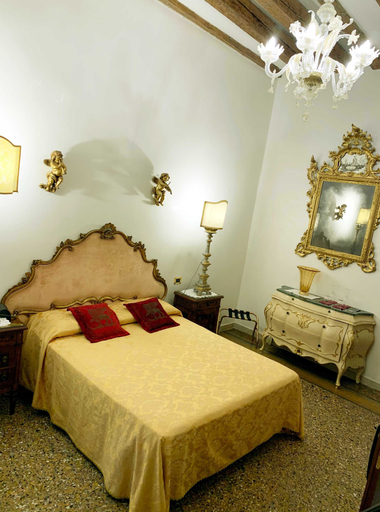 Bedroom 3, Luxury Venetian Rooms, Venezia