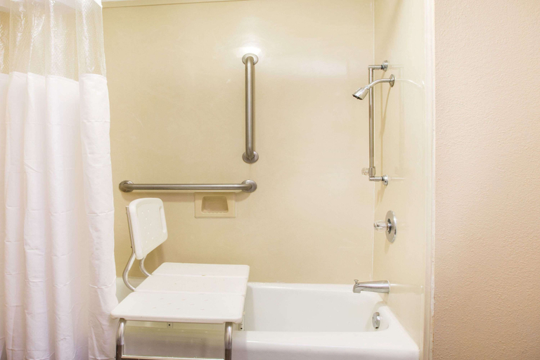 Bathroom 4, Baymont by Wyndham Mobile/ I-65, Mobile