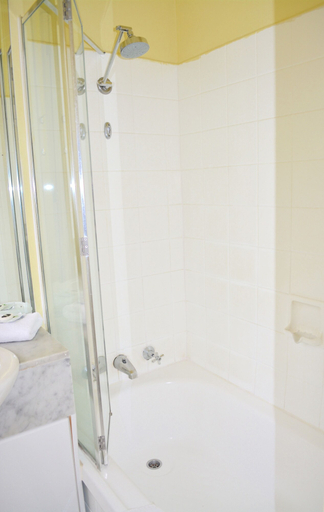 Bathroom 4, Knightsbridge Apartments, Melbourne