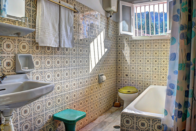 Bathroom 4, Benitses Arches, Ionian Islands