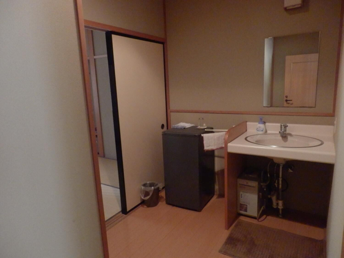 Bathroom 3, Yuwaku Guesthouse - Hostel, Kanazawa