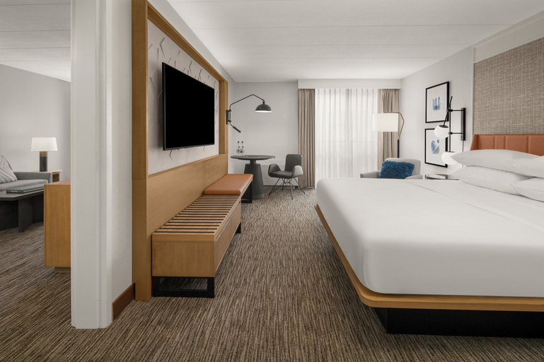 Bedroom 3, Sheraton Milwaukee Brookfield Hotel, Waukesha