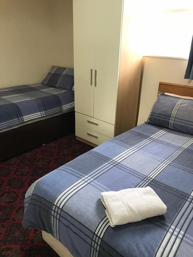 Bedroom 2, Shanahans B&B with Sports Bar, Birmingham