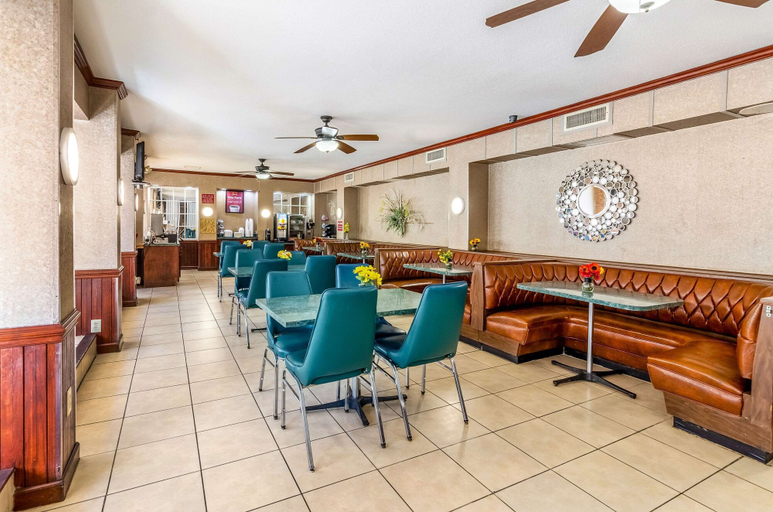 Food & Drinks 5, Econo Lodge Martinsville, Henry