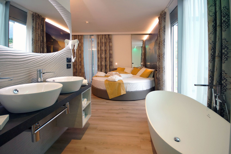 Bathroom 4, Ambassador Suite Hotel, Trento