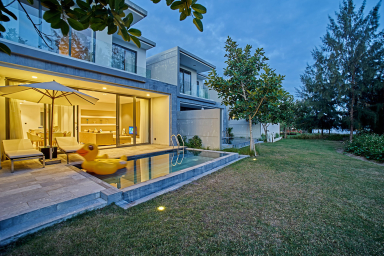 Exterior & Views 2, Modern 4 BR villa-golf view for family, Da Nang