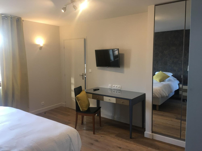 Bedroom 4, Hôtel de Normandie, Eure