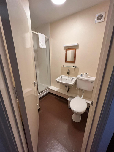 Bathroom 3, The Castle Hotel, Kent