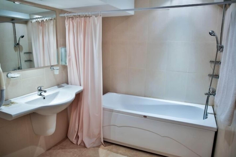 Bathroom 3, Vezhen Hotel, Varna