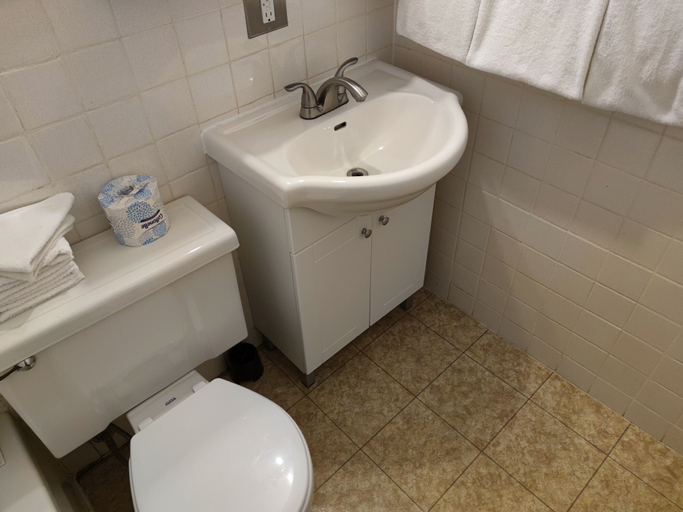 Bathroom 4, Pemberton Hotel, Squamish-Lillooet