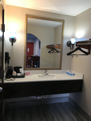 Bathroom 3, Summit Inn - Houston Medical Center, Houston