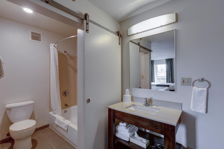 Bathroom 4, Comfort Inn Rohnert Park Sonoma County, Sonoma