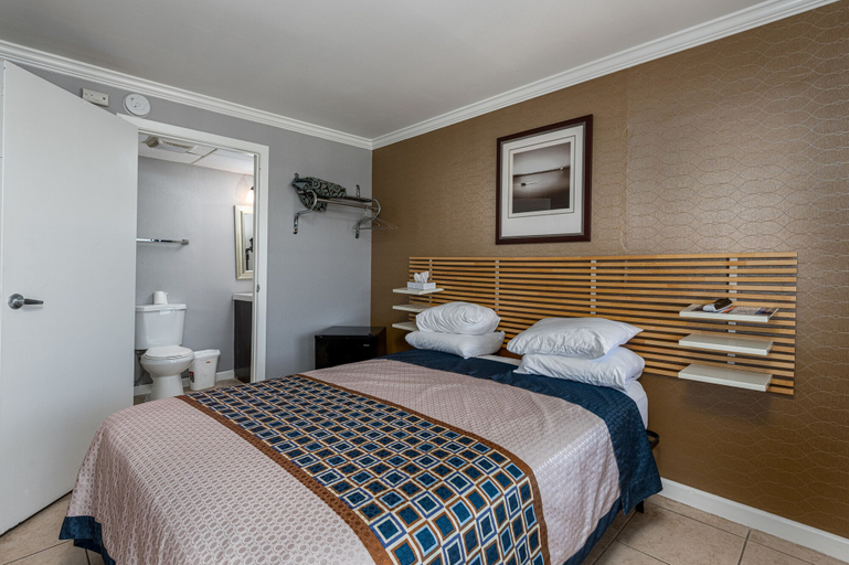 Bedroom 3, Boardwalk Hotel Charlee & Beach House Rentals, Ocean