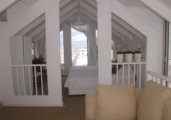 Others 5, The Pink Lodge on the Beach, Eden