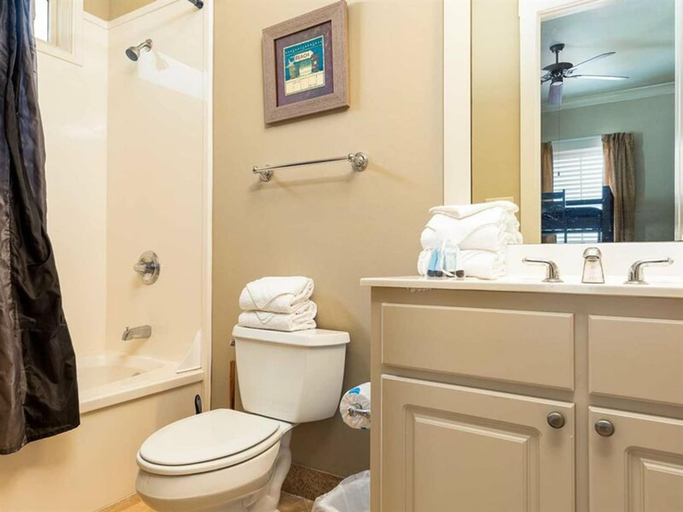 Bathroom 3, The Wild Air by Meyer Vacation Rentals, Baldwin