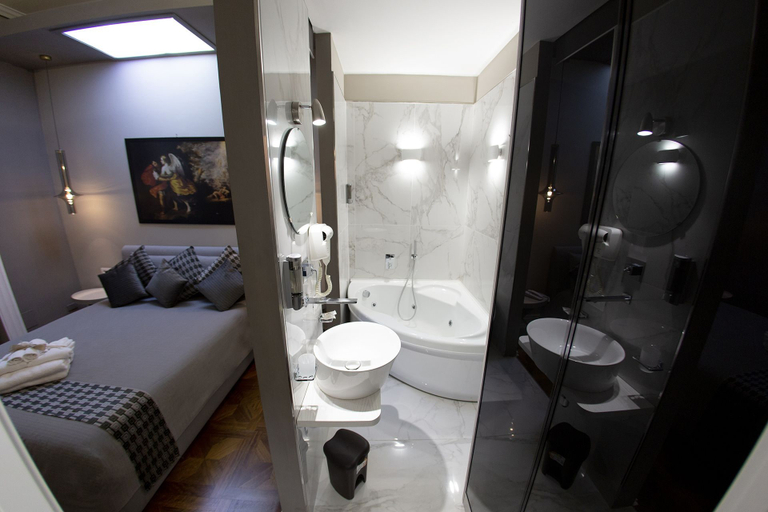 Bathroom 5, Leone Camere D'Autore, Napoli