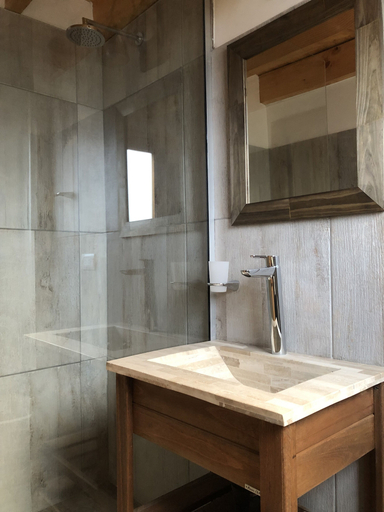 Bathroom 4, Hosteria Hueney Ruca, Lacar