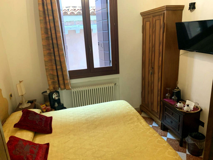Bedroom 2, Luxury Venetian Rooms, Venezia