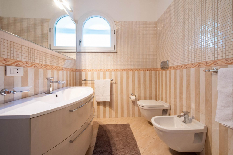 Bathroom 5, Villa Ado in Sorrento, Napoli