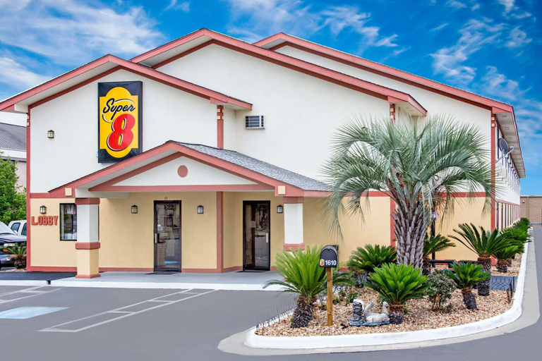 Exterior & Views 5, Super 8 by Wyndham Douglas, Coffee