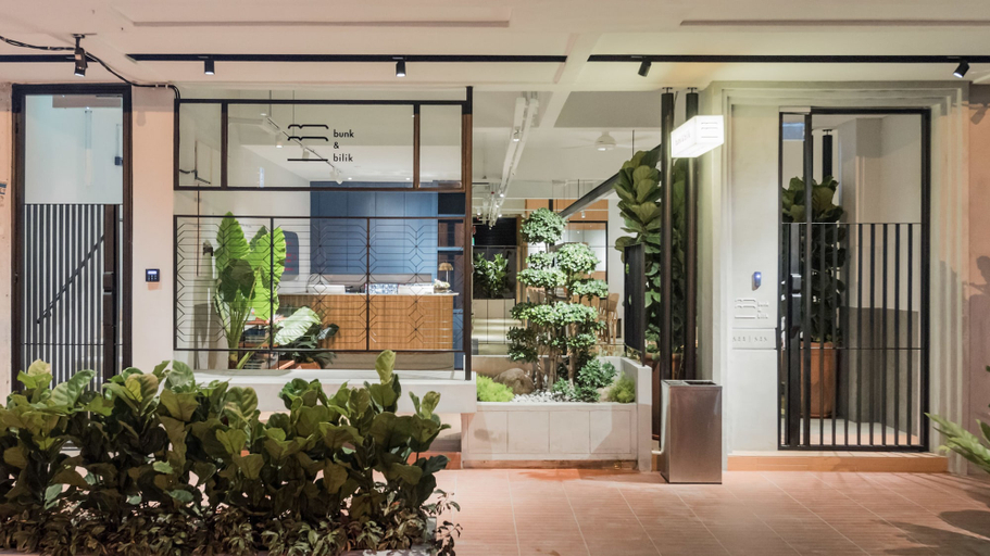 Exterior & Views