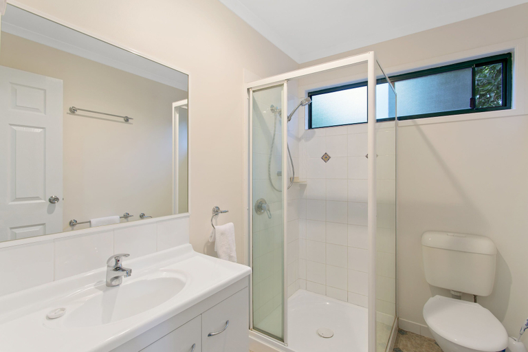 Bathroom 4, Landsborough Holiday Park, Caloundra - Rail Corridor