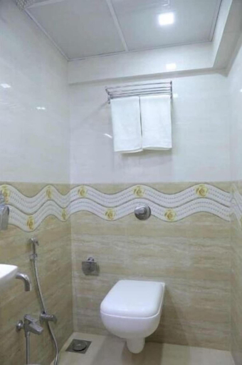Bathroom 3, Hotel Golden Inn, Mumbai Suburban