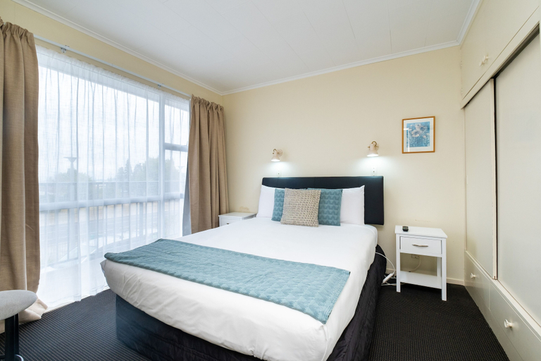 Bedroom 2, Chevron Motel, Taupo