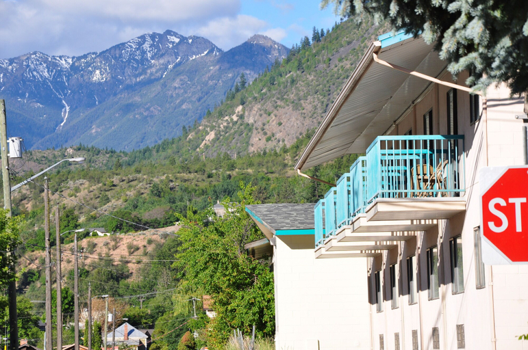 Exterior & Views 2, Canadas Best Value Inn Mile 0, Squamish-Lillooet