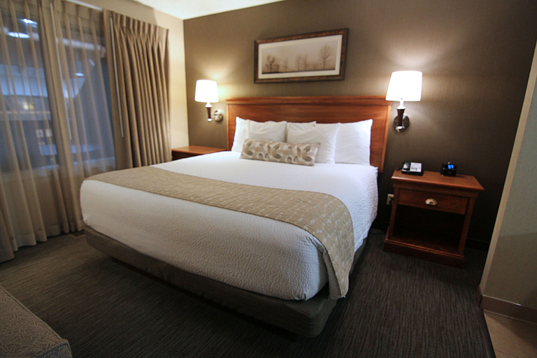 Bedroom 3, C'mon Inn Billings, Yellowstone