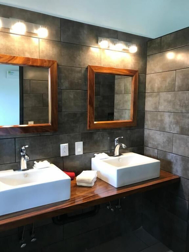 Bathroom 5, Alma de Ojochal, Osa