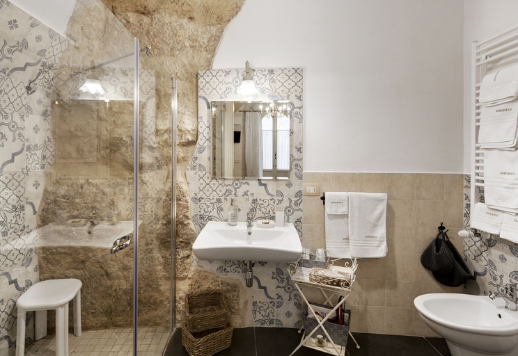 Bathroom 4, Sabbinirica, Ragusa