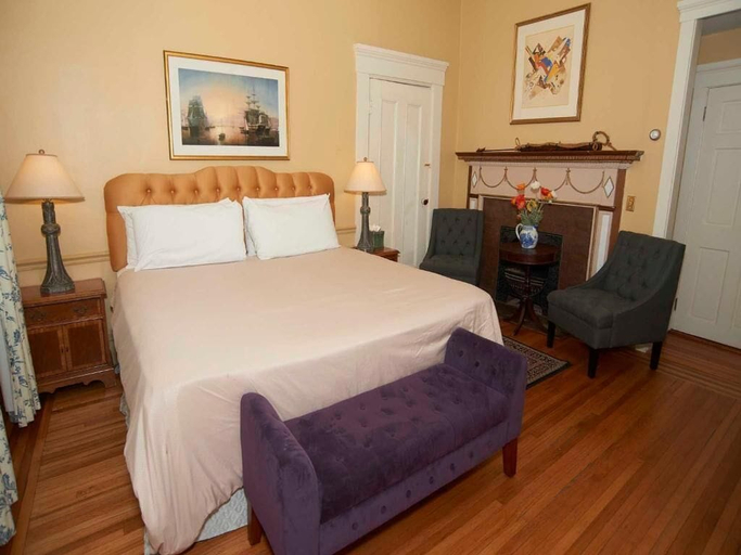 Bedroom 2, Bellevue House, Newport