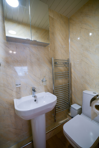 Bathroom 3, Fennec Apartments, Cambridgeshire