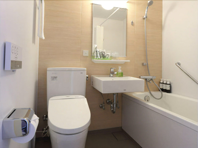 Bathroom 4, Airport Hotel Kumamoto, Kikuyō