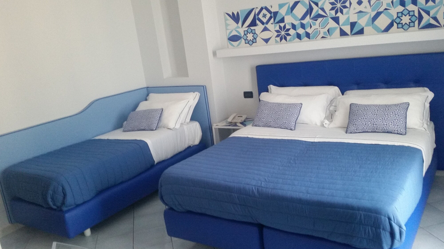 Bedroom 4, Hotel Leone, Napoli