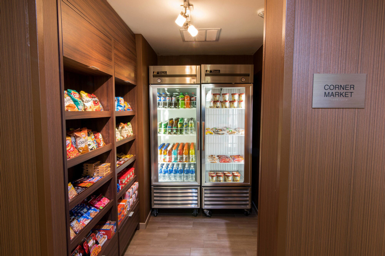 Food & Drinks 4, Fairfield Inn and Suites By Marriott Chesapeake, Chesapeake