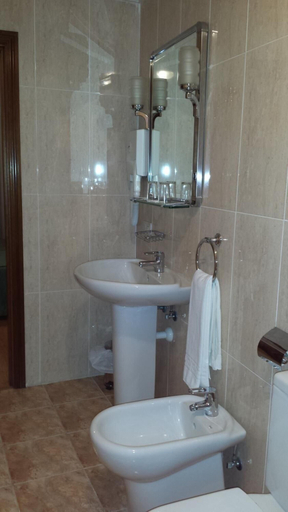 Bathroom 5, Hotel Amefa, Salamanca