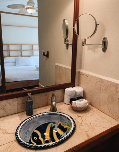 Bathroom 4, Caye Casa