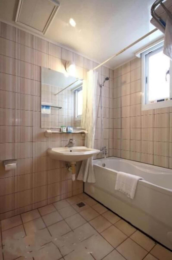 Bathroom 4, Traveler Hotel, Taitung