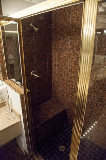 Bathroom 5, Medicine Hat Lodge, Division No. 1