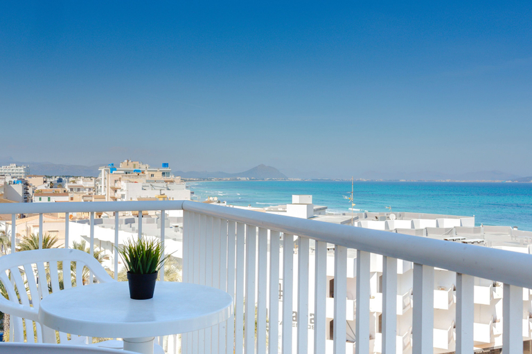 Others 2, Hostal Blanca, Baleares