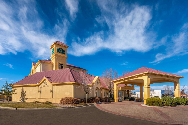 Exterior & Views 2, La Quinta Inn & Suites by Wyndham Pueblo, Pueblo
