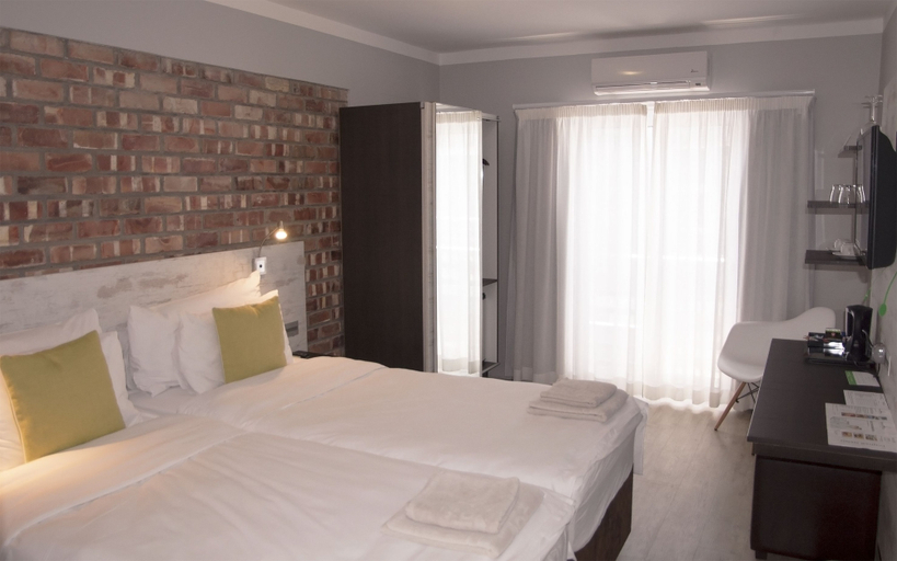 Bedroom 2, Swakopmund Plaza Hotel, Swakopmund