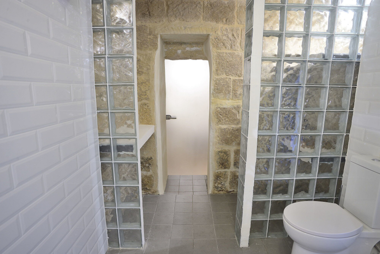 Bathroom 4, The Burrow Guest House